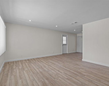 908 Lighthouse Drive - Photo Thumbnail 9
