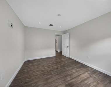 410 Ne 34th Street - Photo Thumbnail 27
