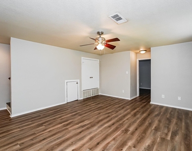 6476 Sudbury Way - Photo Thumbnail 12