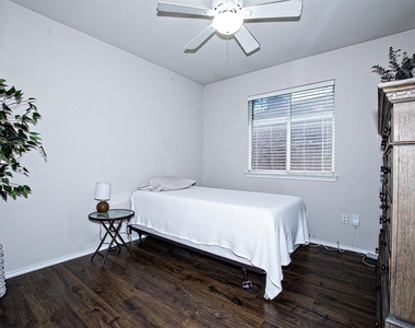 2932 Frontier Lane - Photo Thumbnail 15