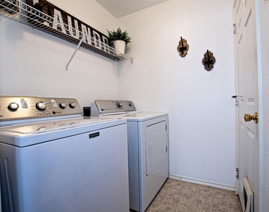 2932 Frontier Lane - Photo Thumbnail 6