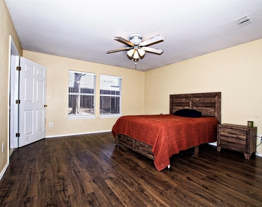 2932 Frontier Lane - Photo Thumbnail 14