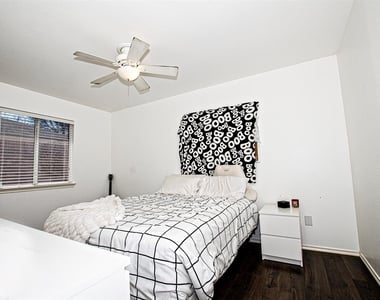 2932 Frontier Lane - Photo Thumbnail 13