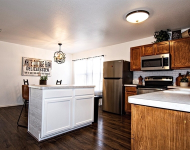 2932 Frontier Lane - Photo Thumbnail 7