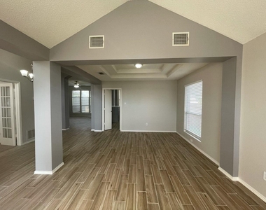 7709 Amsterdam Lane - Photo Thumbnail 5