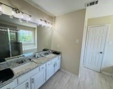 5615 Andalusia Way - Photo Thumbnail 5