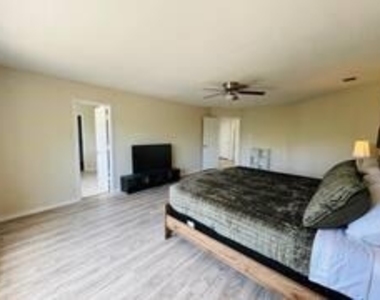 5615 Andalusia Way - Photo Thumbnail 7