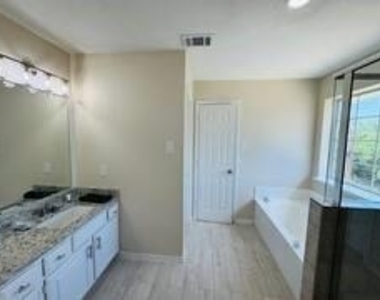 5615 Andalusia Way - Photo Thumbnail 11