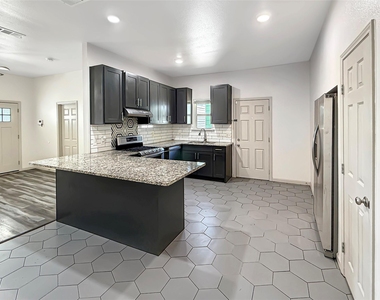 1719 25th Street - Photo Thumbnail 4