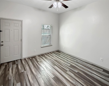 1719 25th Street - Photo Thumbnail 7