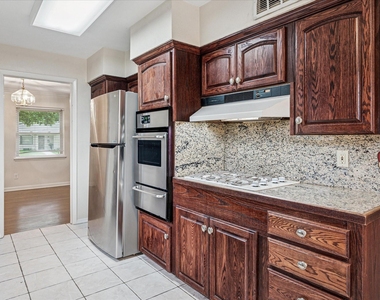 1725 Mapleton Drive - Photo Thumbnail 5