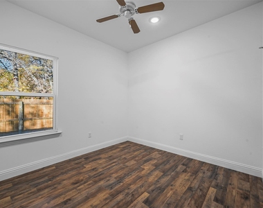 129 Arapaho Trail - Photo Thumbnail 9
