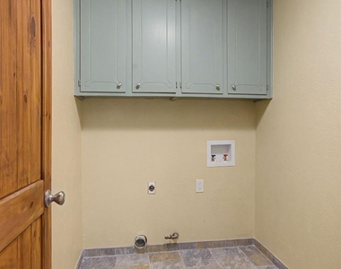 604 Baker Drive - Photo Thumbnail 33