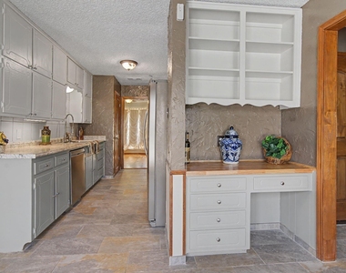 604 Baker Drive - Photo Thumbnail 14