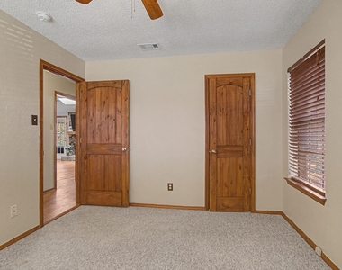604 Baker Drive - Photo Thumbnail 28