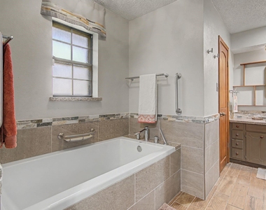 604 Baker Drive - Photo Thumbnail 24