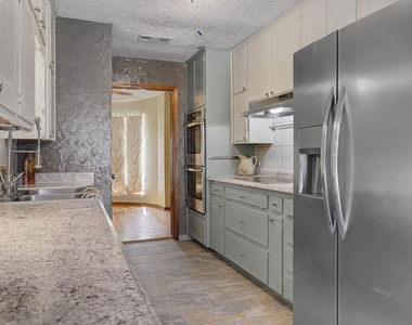 604 Baker Drive - Photo Thumbnail 16