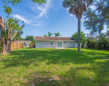 819 Sw Amethist Terrace - Photo Thumbnail 24
