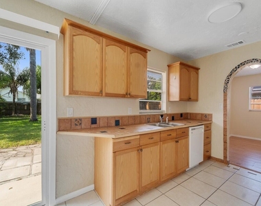 819 Sw Amethist Terrace - Photo Thumbnail 1