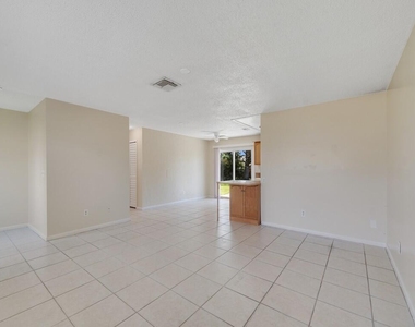 819 Sw Amethist Terrace - Photo Thumbnail 8