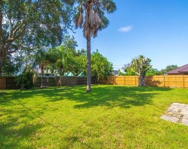 819 Sw Amethist Terrace - Photo Thumbnail 21