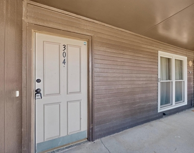 304 Cole Street - Photo Thumbnail 2