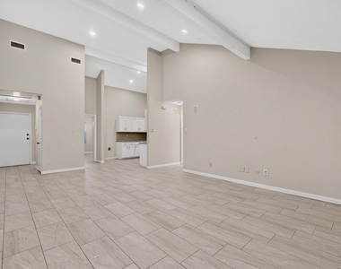 304 Cole Street - Photo Thumbnail 3
