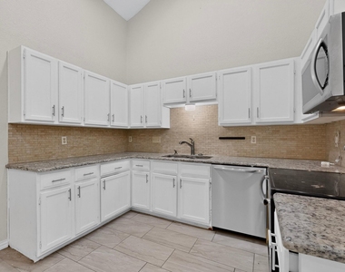 304 Cole Street - Photo Thumbnail 7