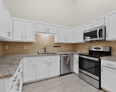 304 Cole Street - Photo Thumbnail 8