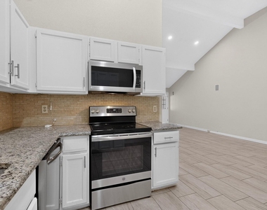 304 Cole Street - Photo Thumbnail 9