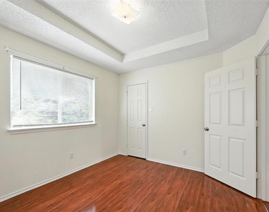 2711 Primrose Lane - Photo Thumbnail 10