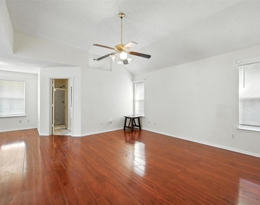 2711 Primrose Lane - Photo Thumbnail 7