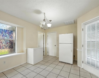 2711 Primrose Lane - Photo Thumbnail 4