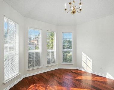 2711 Primrose Lane - Photo Thumbnail 5