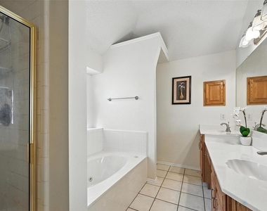 2711 Primrose Lane - Photo Thumbnail 11