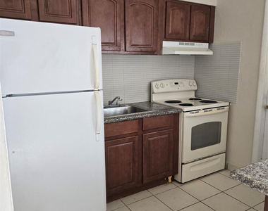 1560 Ne 111th Street - Photo Thumbnail 2