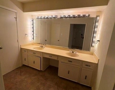 9514 Summerhill Lane - Photo Thumbnail 6