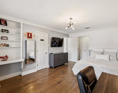 8710 Sanshire Avenue - Photo Thumbnail 21