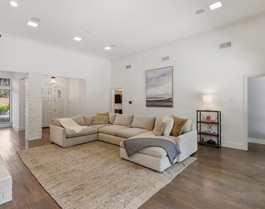 8710 Sanshire Avenue - Photo Thumbnail 8