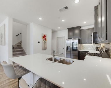 4345 Union Street - Photo Thumbnail 8