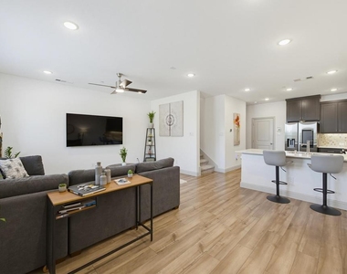 4345 Union Street - Photo Thumbnail 4