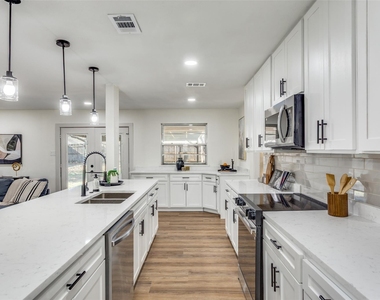 2920 Choctaw Trail - Photo Thumbnail 12