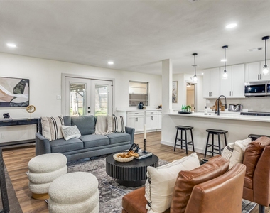 2920 Choctaw Trail - Photo Thumbnail 5