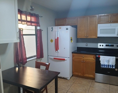 1108 Lakeview Drive E - Photo Thumbnail 1