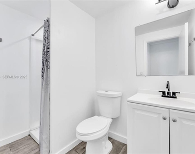 4917 Sw 43rd Terrace - Photo Thumbnail 5