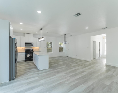 316 Beckham Street W - Photo Thumbnail 5