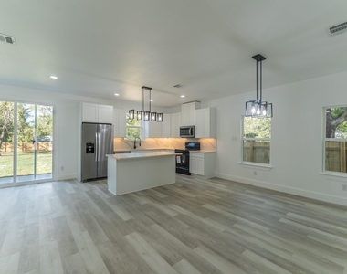 316 Beckham Street W - Photo Thumbnail 3