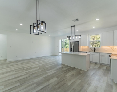316 Beckham Street W - Photo Thumbnail 1