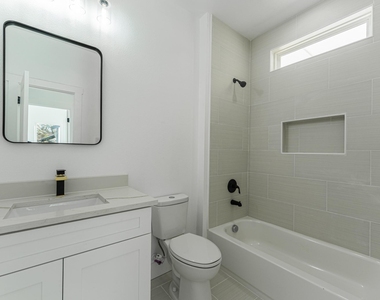 316 Beckham Street W - Photo Thumbnail 14