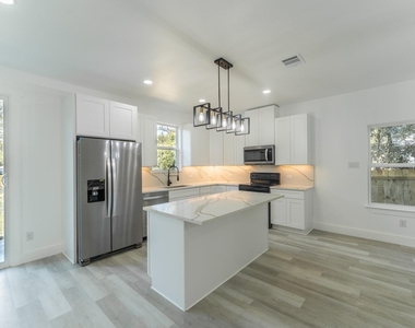 316 Beckham Street W - Photo Thumbnail 4